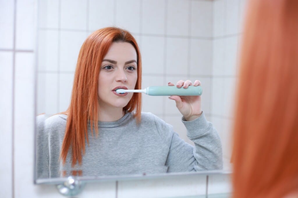čištění a bělení zubů