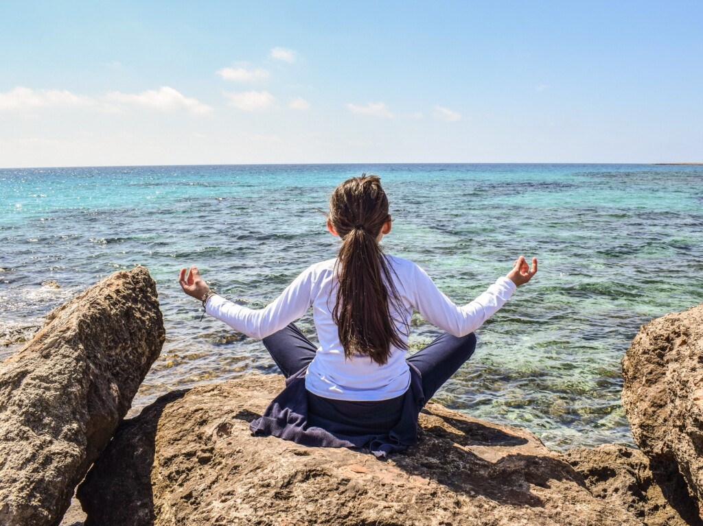 meditace a jóga v ajurvédě