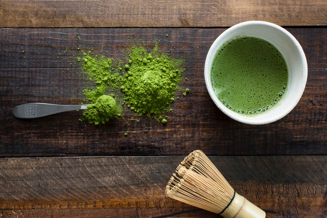 Matcha zelený čaj a jeho příprava.