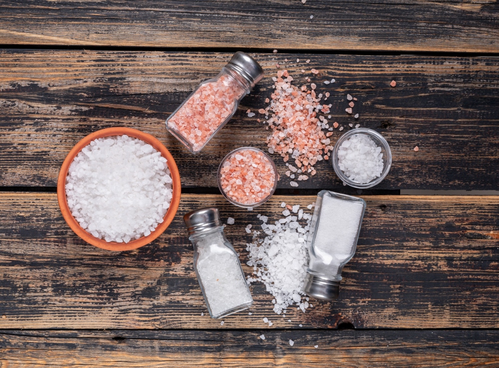 Slánky a různé typy soli.